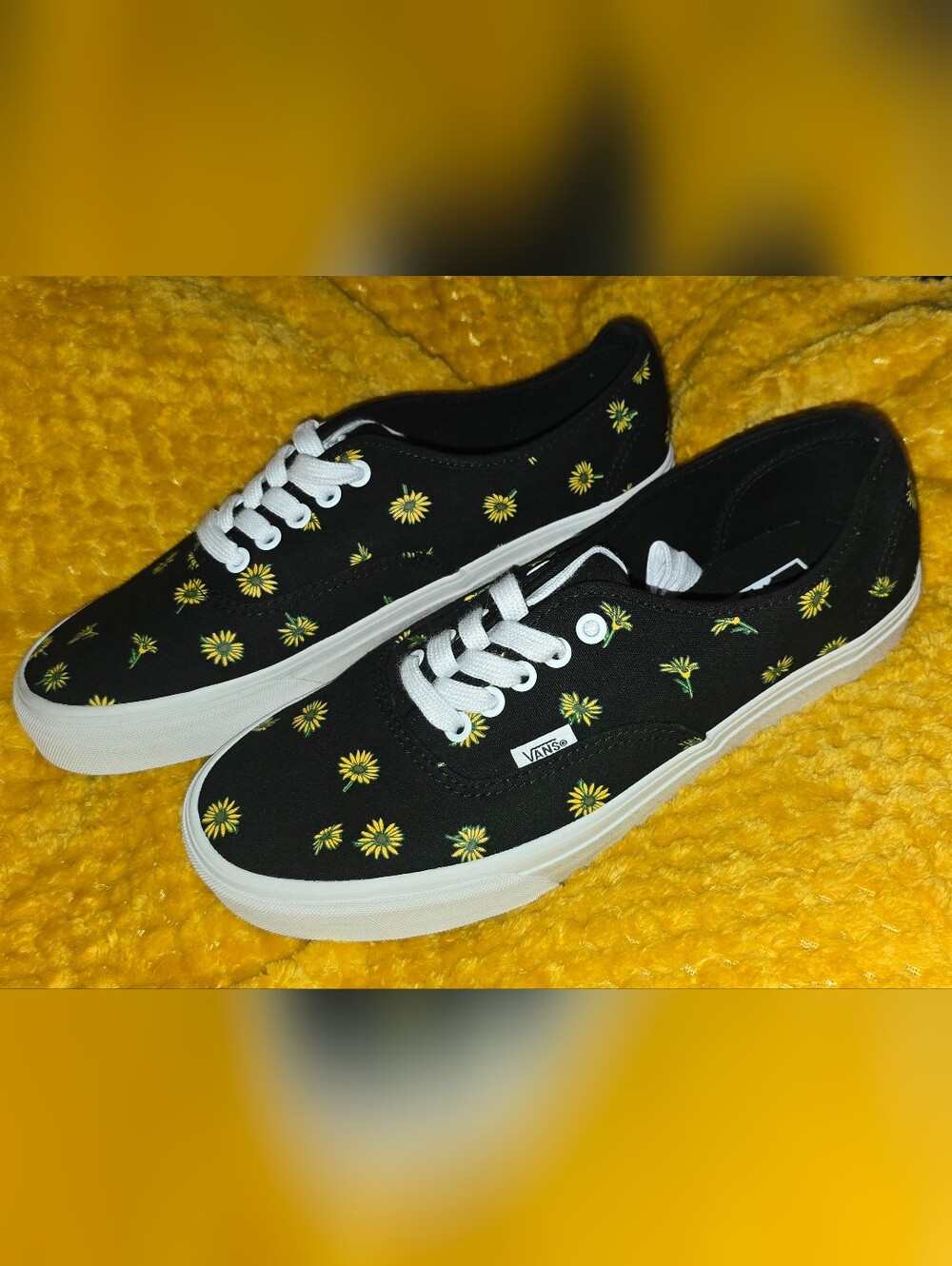 VANS authentic low-top shoe. NWOT.